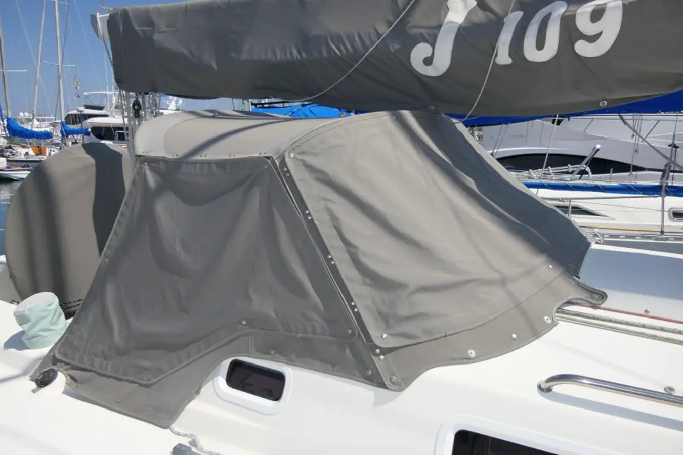 Buy a yacht OBLIO - J BOATS