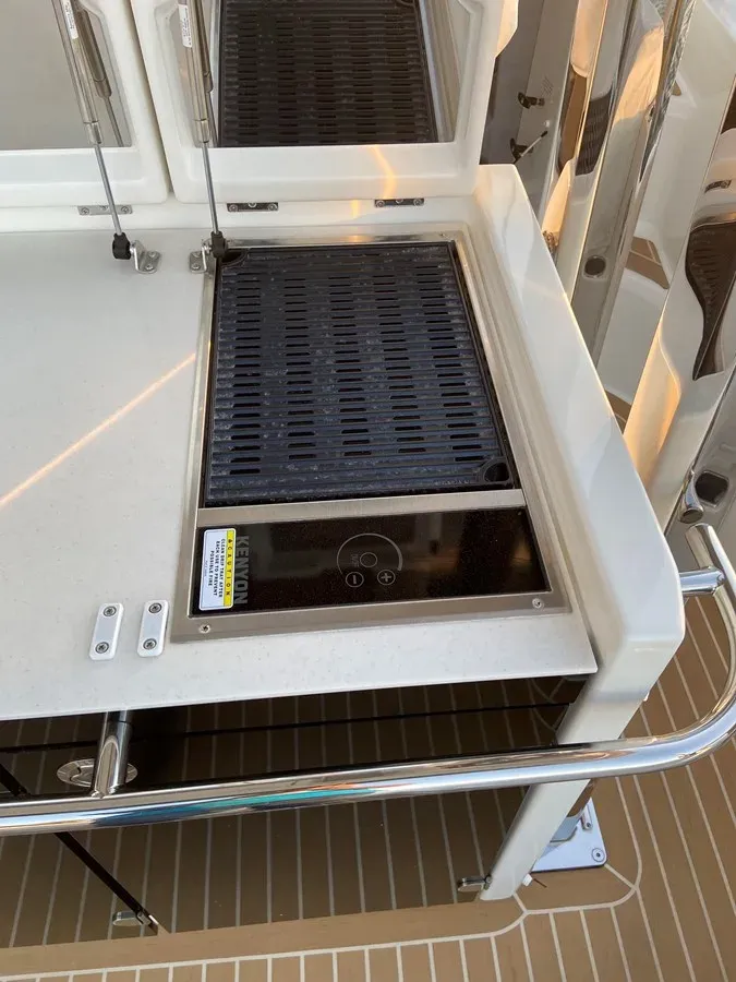 Buy a ENCORE Leader 12.5 at Shestakov Yacht Sales