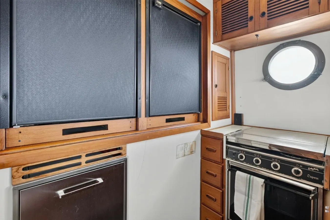 Buy a Nirvana 42 at Shestakov Yacht Sales