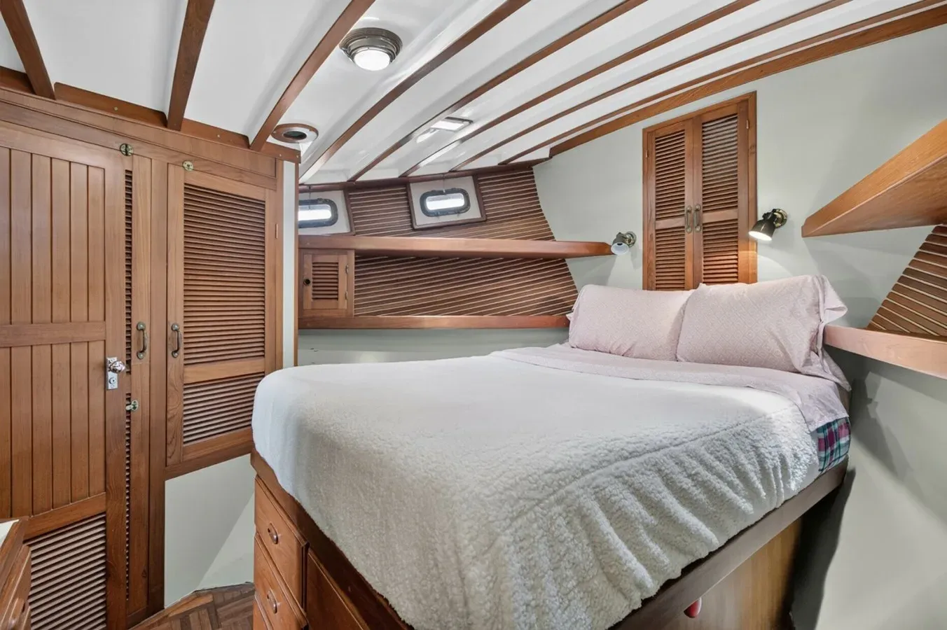 Buy a Nirvana - Kadey-Krogen at Shestakov Yacht Sales