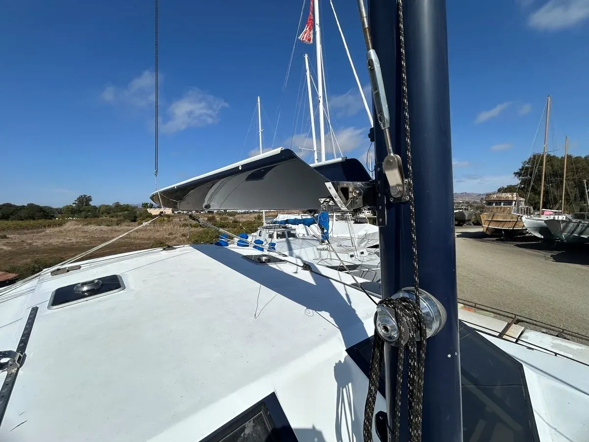 Buy a yacht MANTA 57