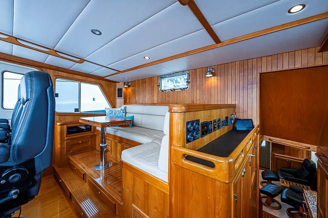 Buy a yacht SEA HORSE 52