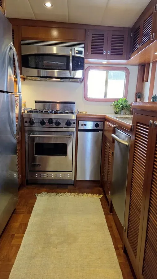 best yacht sales deals MANDEVILLA 48