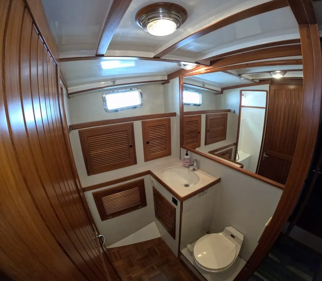 the best price on STILL WATERS Raised Pilothouse