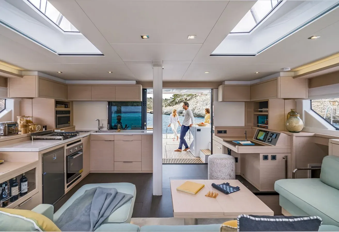 Купить яхту Lagoon 55 в Shestakov Yacht Sales