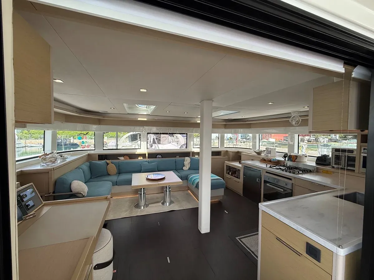 best yacht sales deals Endless Knights - Lagoon