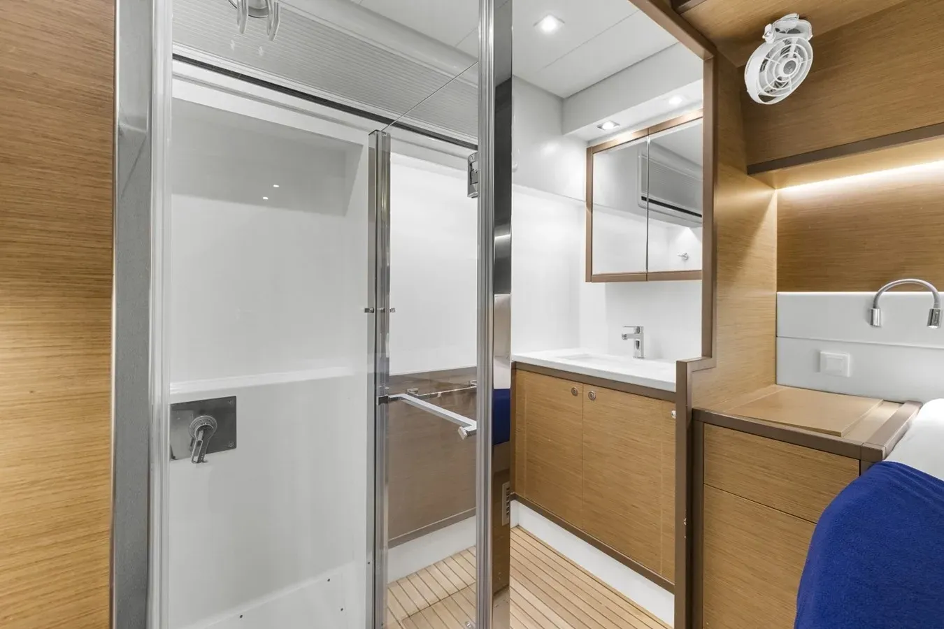 Купить яхту HAPPY OURS в Shestakov Yacht Sales