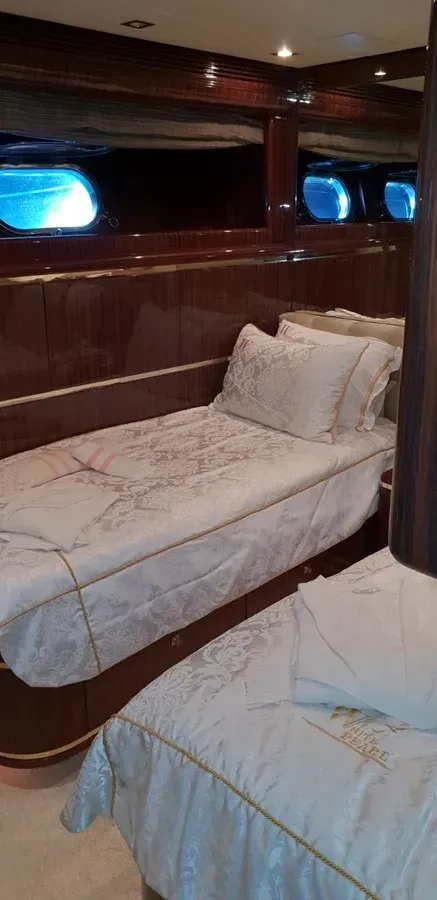 Buy a yacht LEOPARD 105 ft