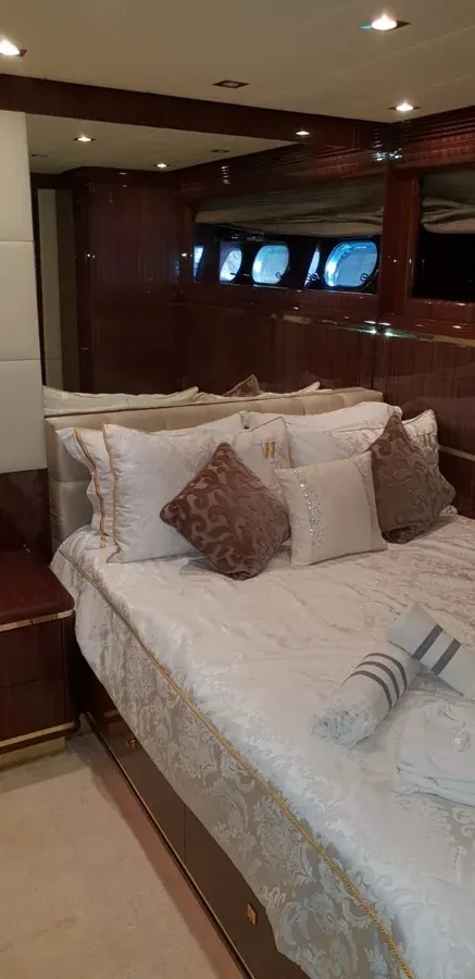 best yacht sales deals LEOPARD 105 ft