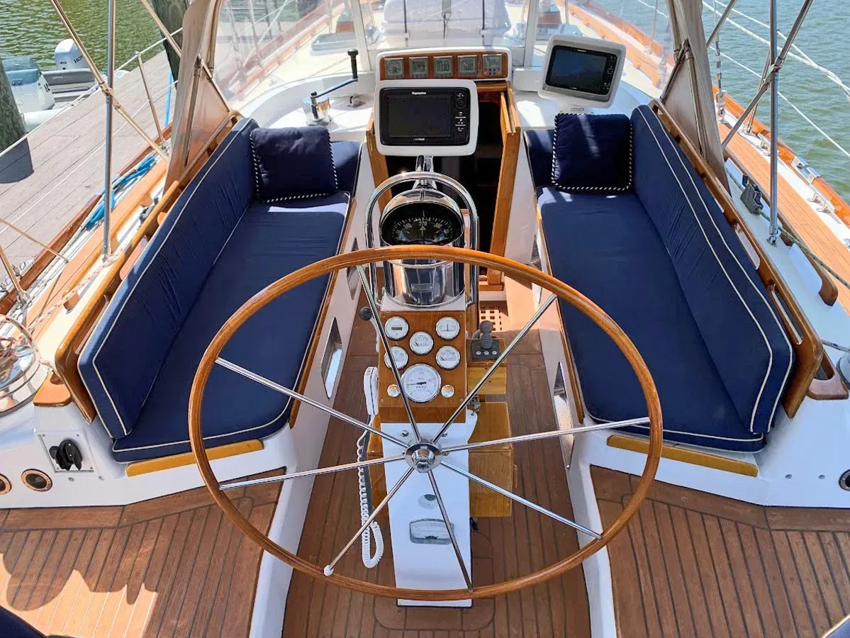 Buy a yacht BRISE DE MER 53