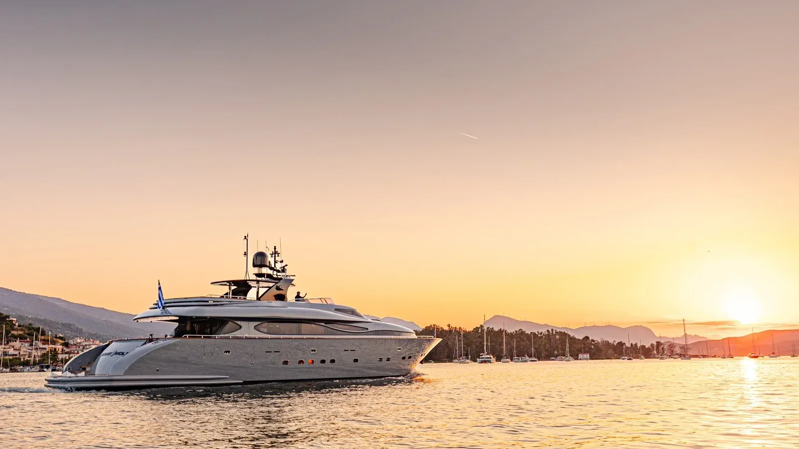 Купить яхту GREY WOLF 105 в Shestakov Yacht Sales