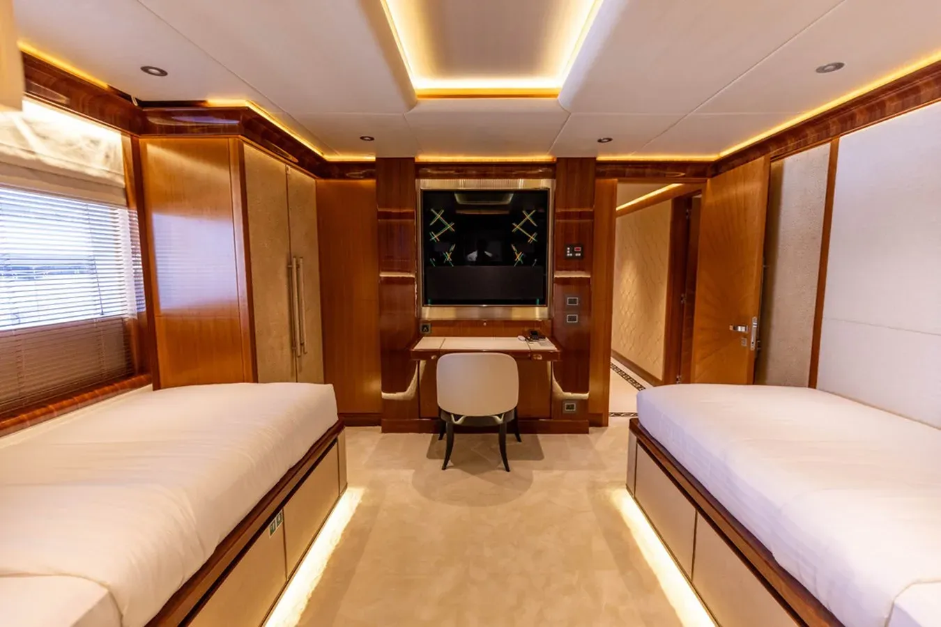 the best price on Atlantis - Majesty Yachts