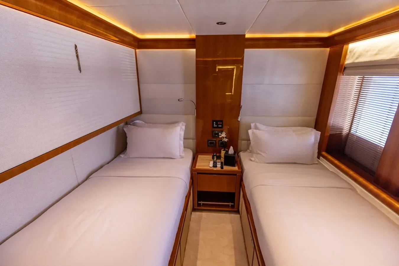 Buy a yacht Atlantis 156