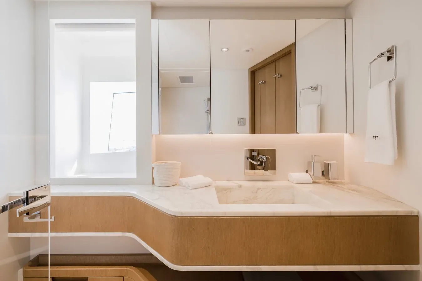 Majeesty 120 - Majesty Yachts price