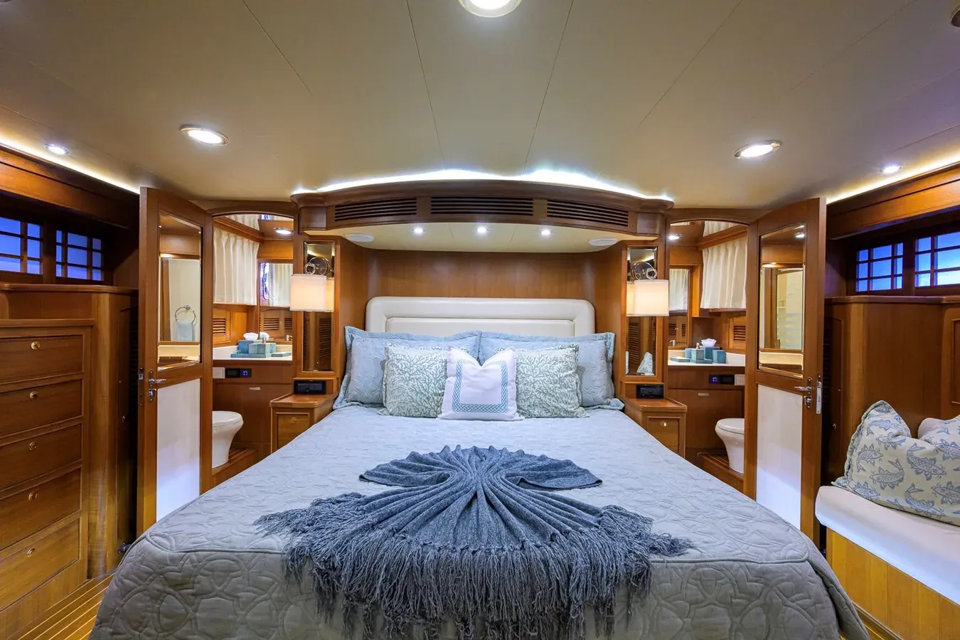 Buy a yacht ARTFUL DODGER 62