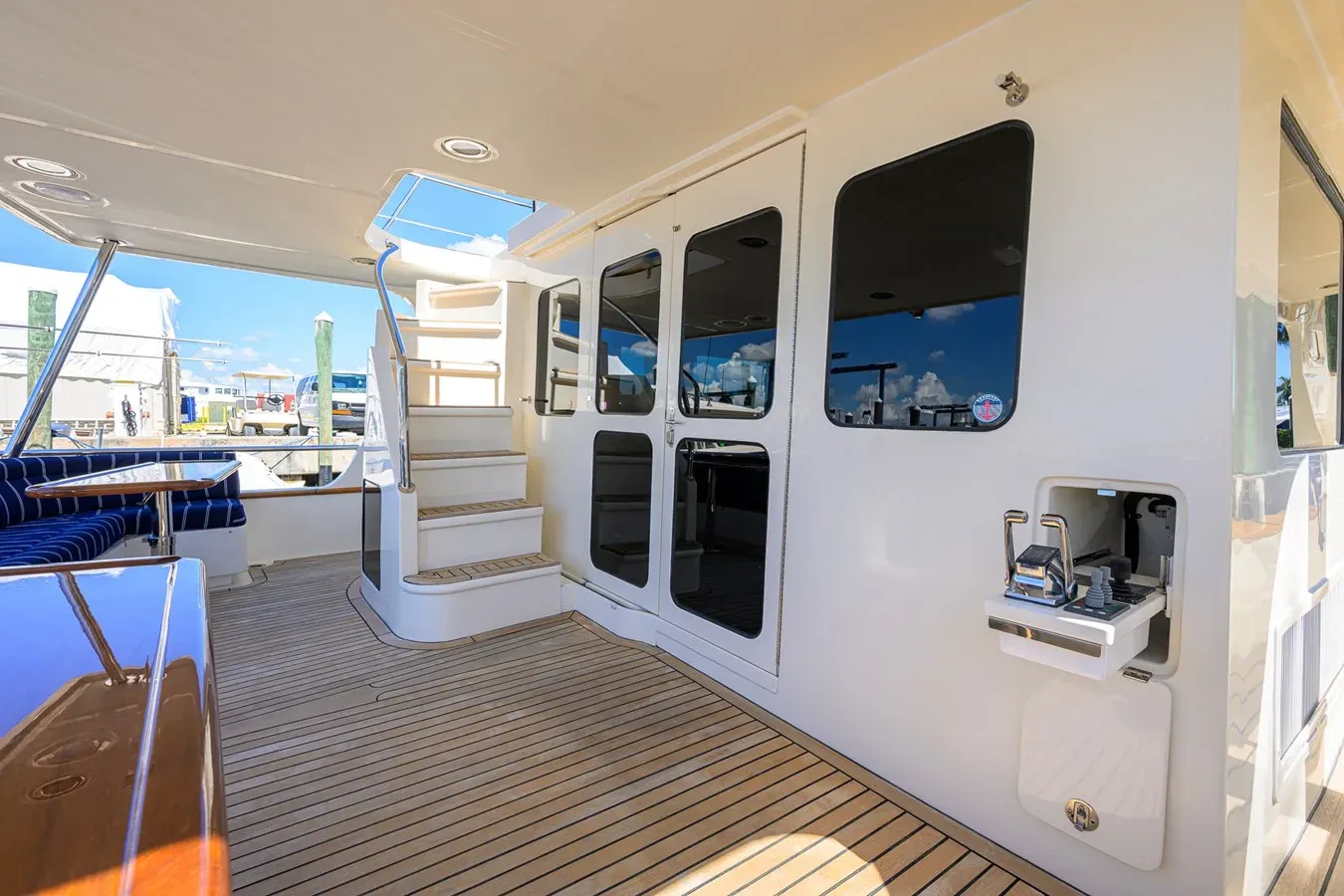 Buy a yacht ARTFUL DODGER 2014