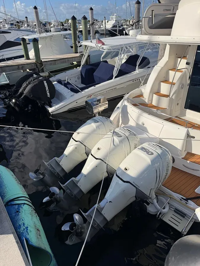 Buy a yacht 341 express - Meridian