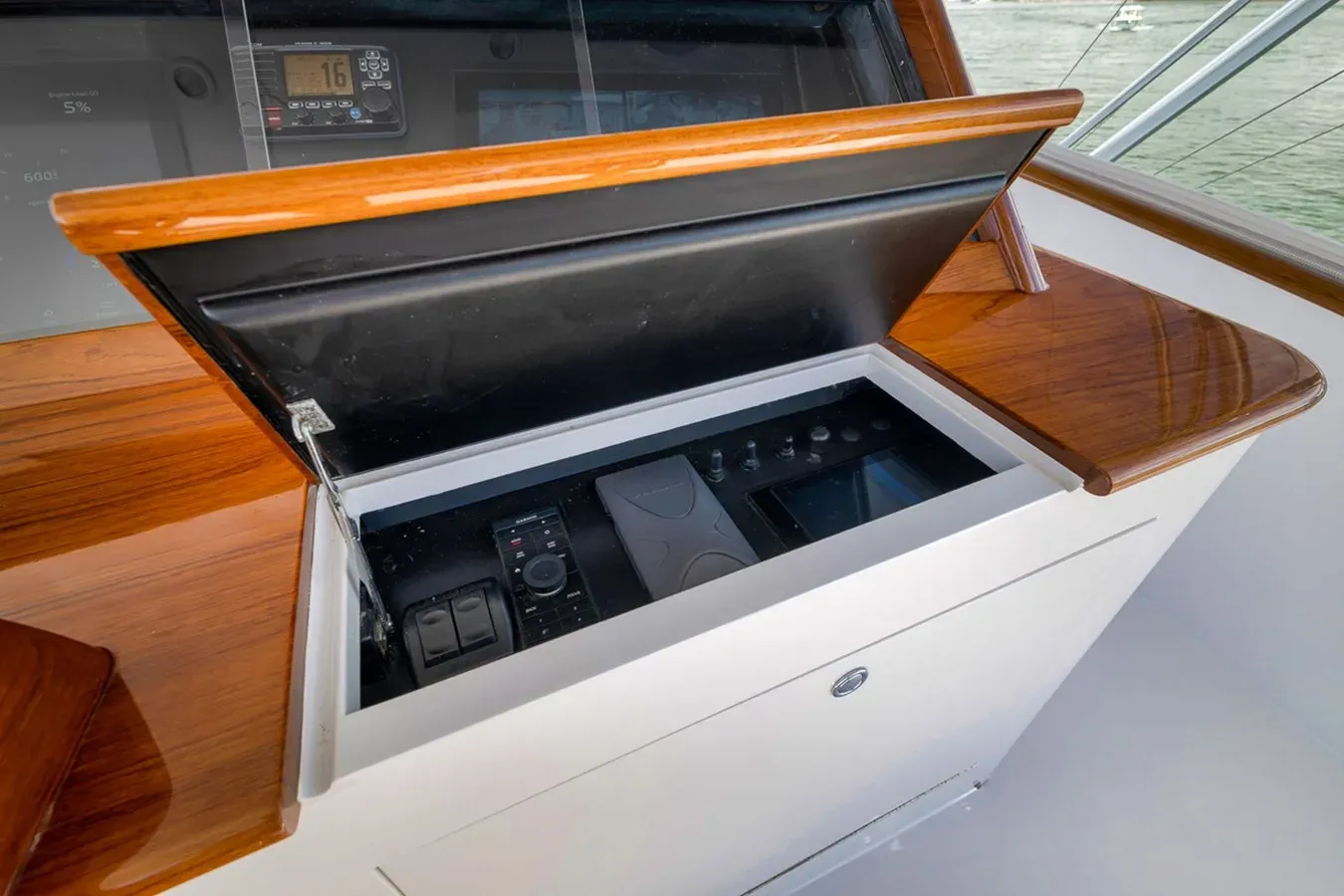 Buy a yacht COEMOTION