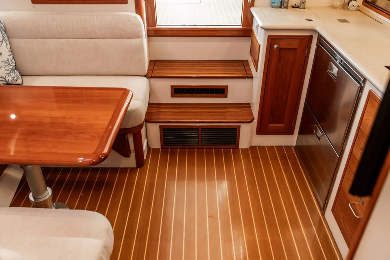 Buy a yacht GOOMBAY - MJM YACHTS