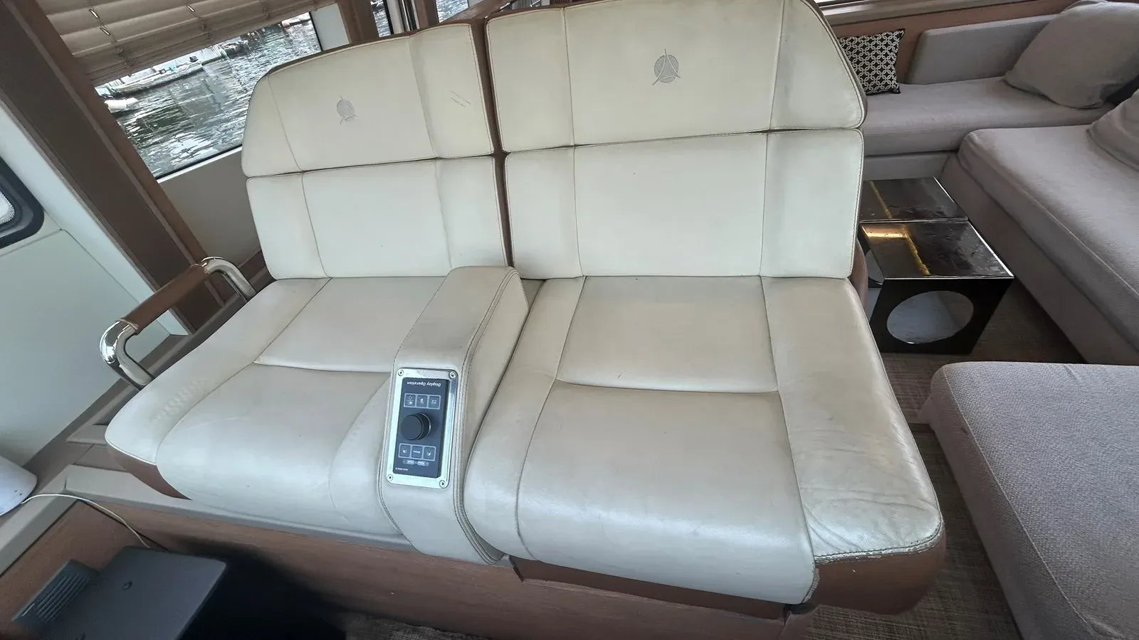Buy a yacht Montecarlo MCY 76 77