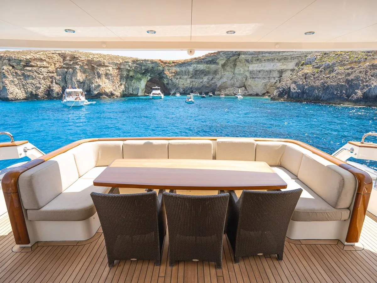 best yacht sales deals FIREFLY 94 Voyager