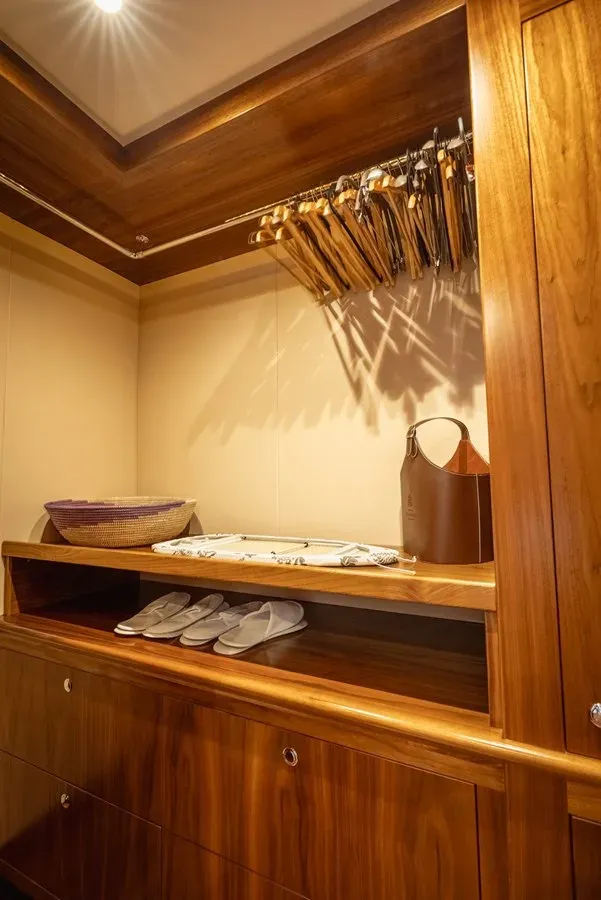 FIREFLY 94 Voyager yacht sale