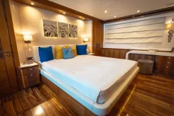 Buy a yacht FIREFLY 94