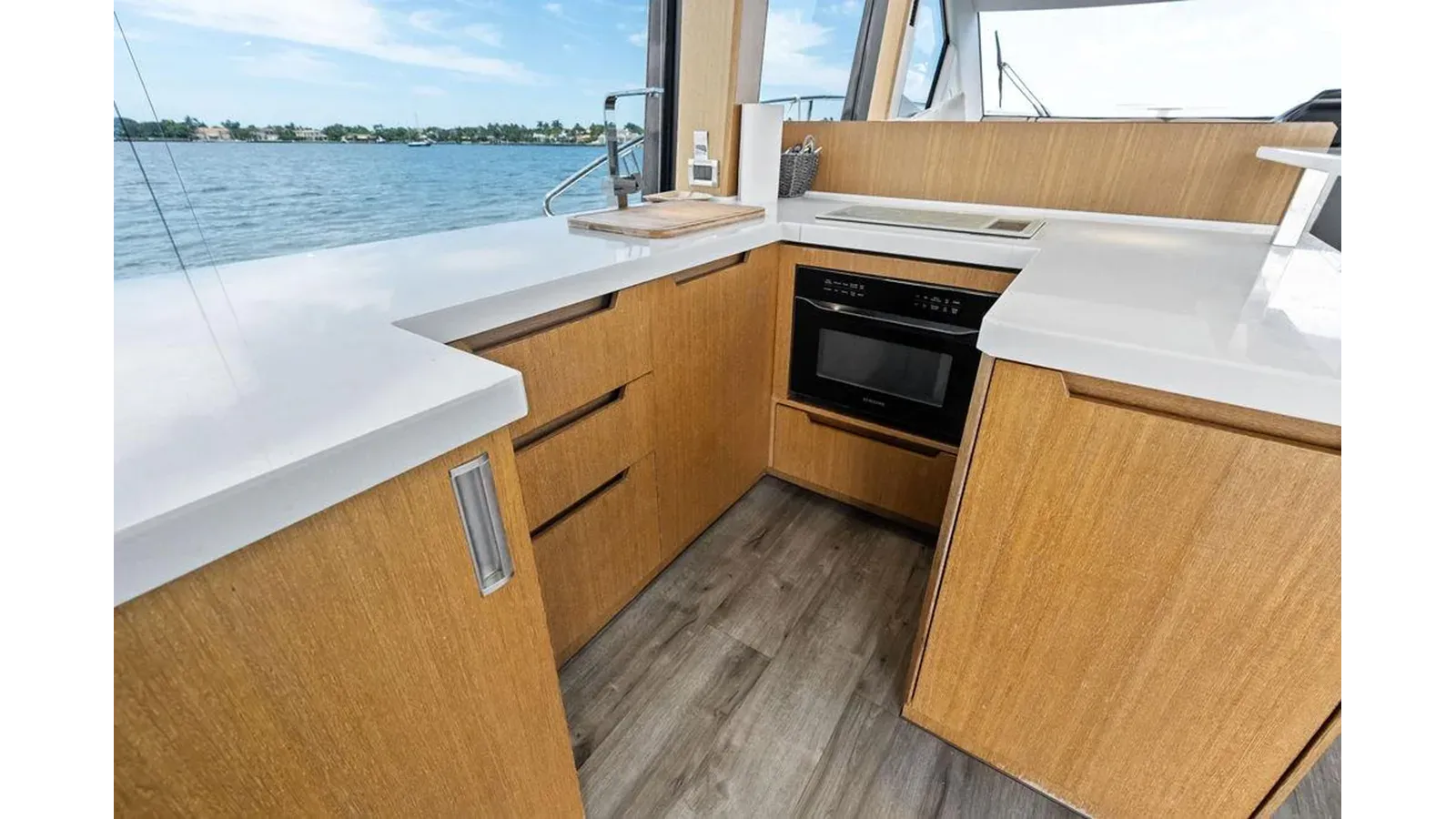 best yacht sales deals Sea Whisperer 500 Fly