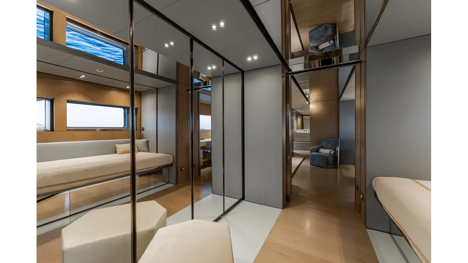 Buy a yacht FLYING DAGGER III 163