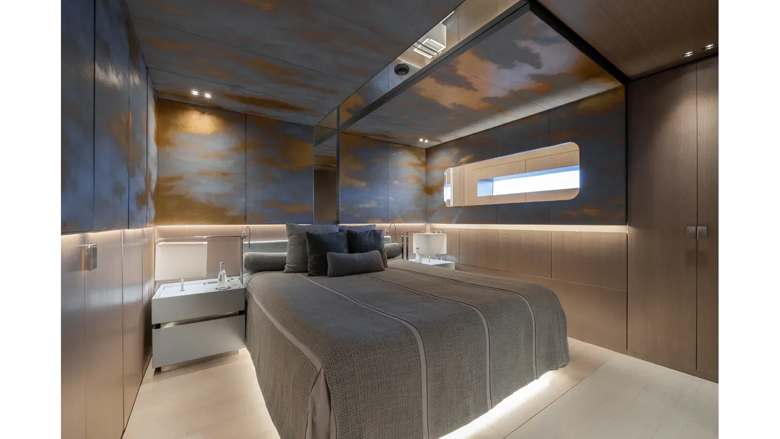 Buy a yacht FLYING DAGGER III Custom