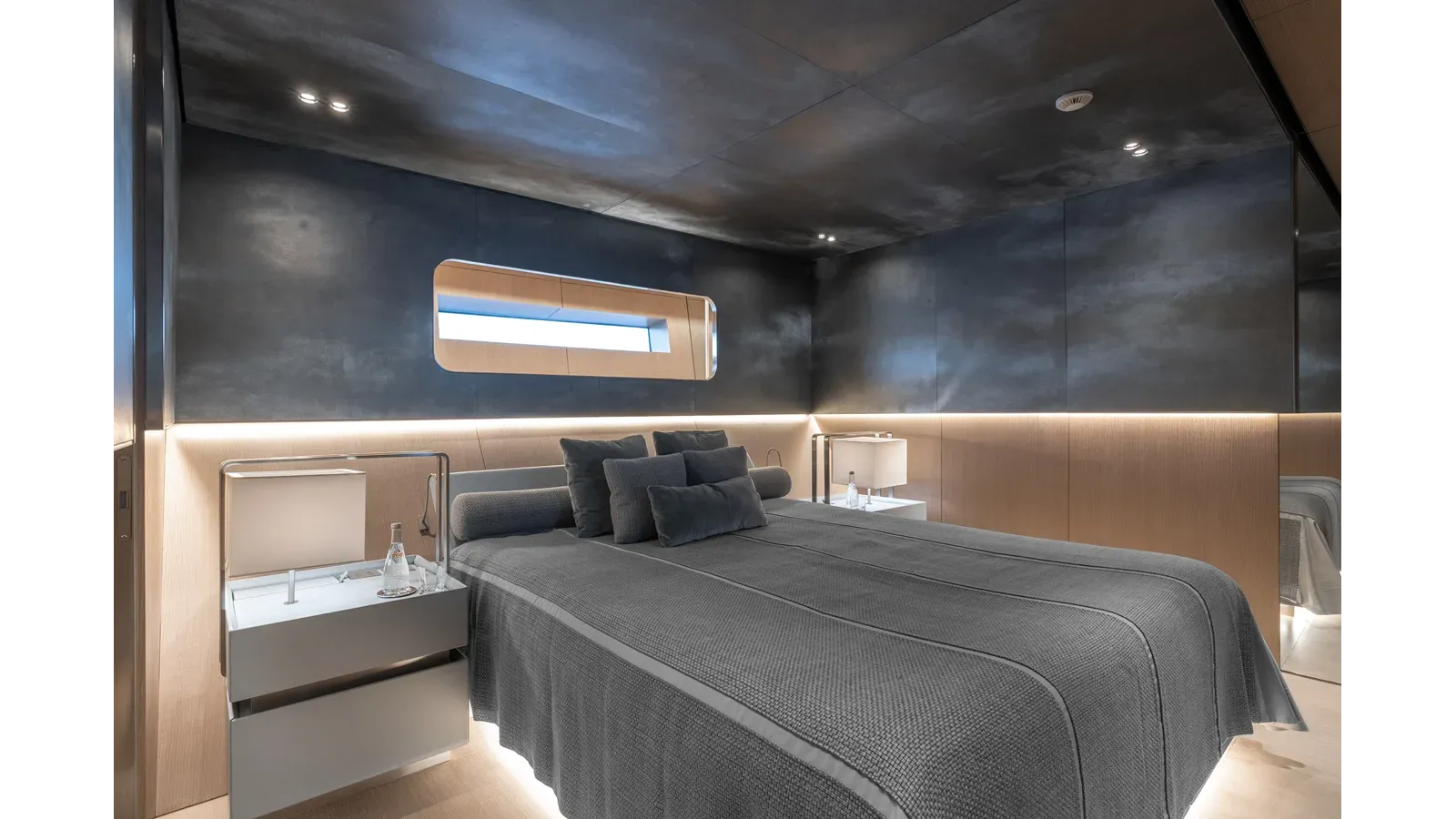 FLYING DAGGER III yacht sale