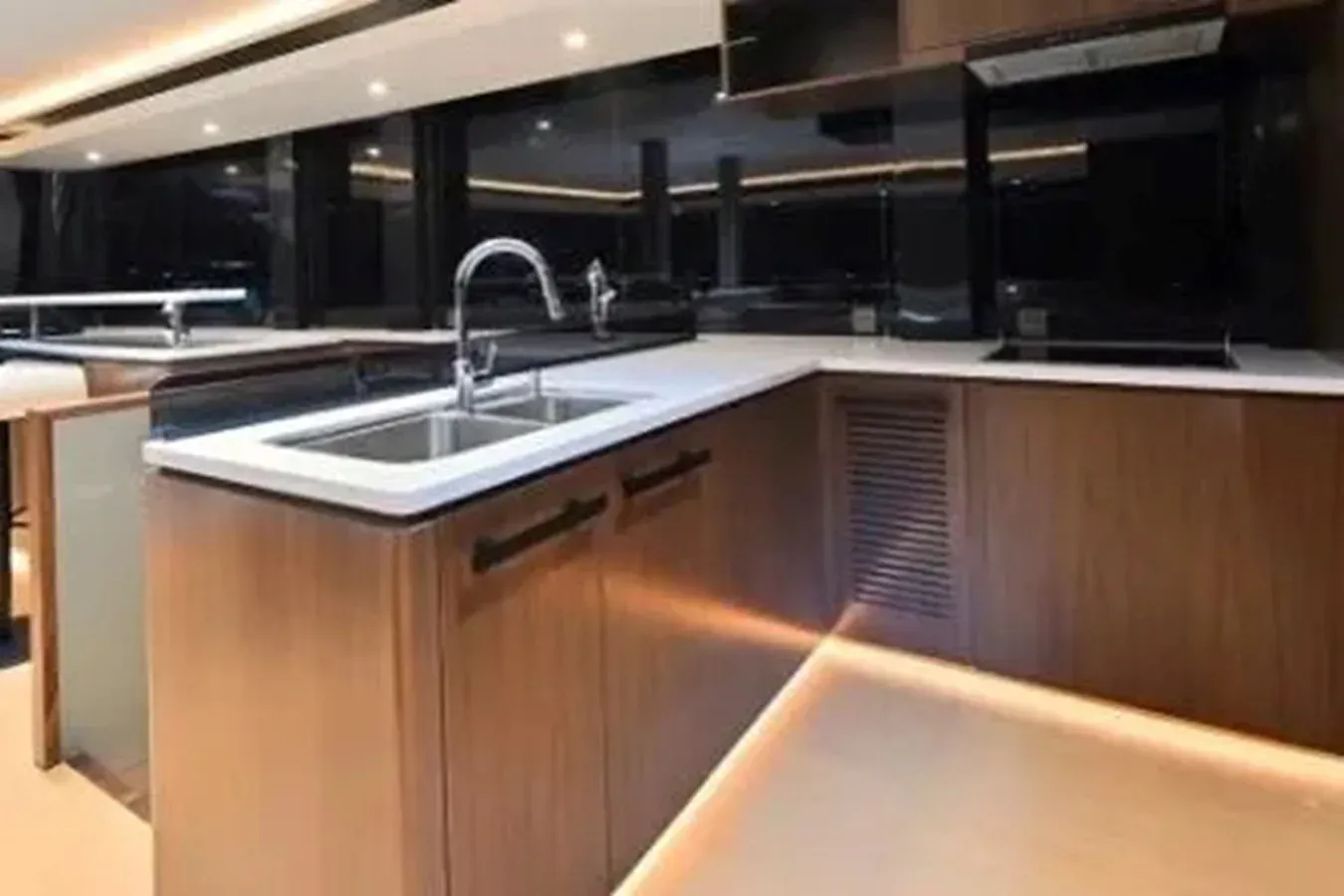 the best price on EVITA 62