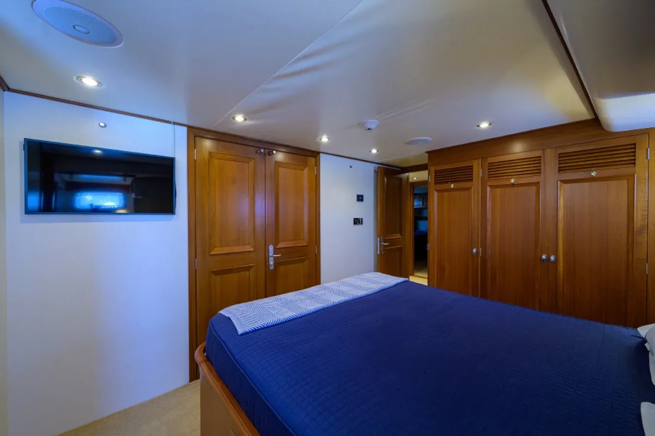 the best price on SEA BOLD Enclosed Raised Pilothouse