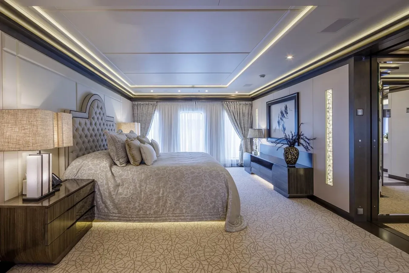 the best price on LADY VERA 2011