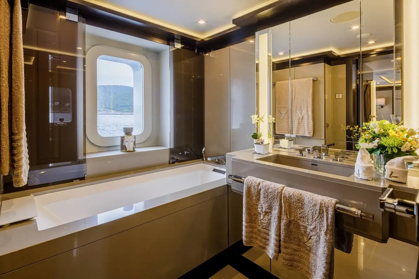 Buy a LADY VERA - Nobiskrug at Shestakov Yacht Sales
