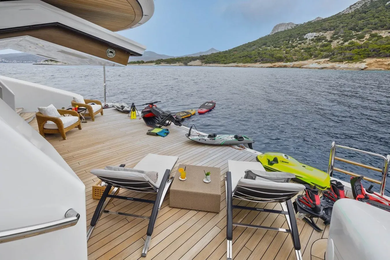 the best price on LADY VERA 242