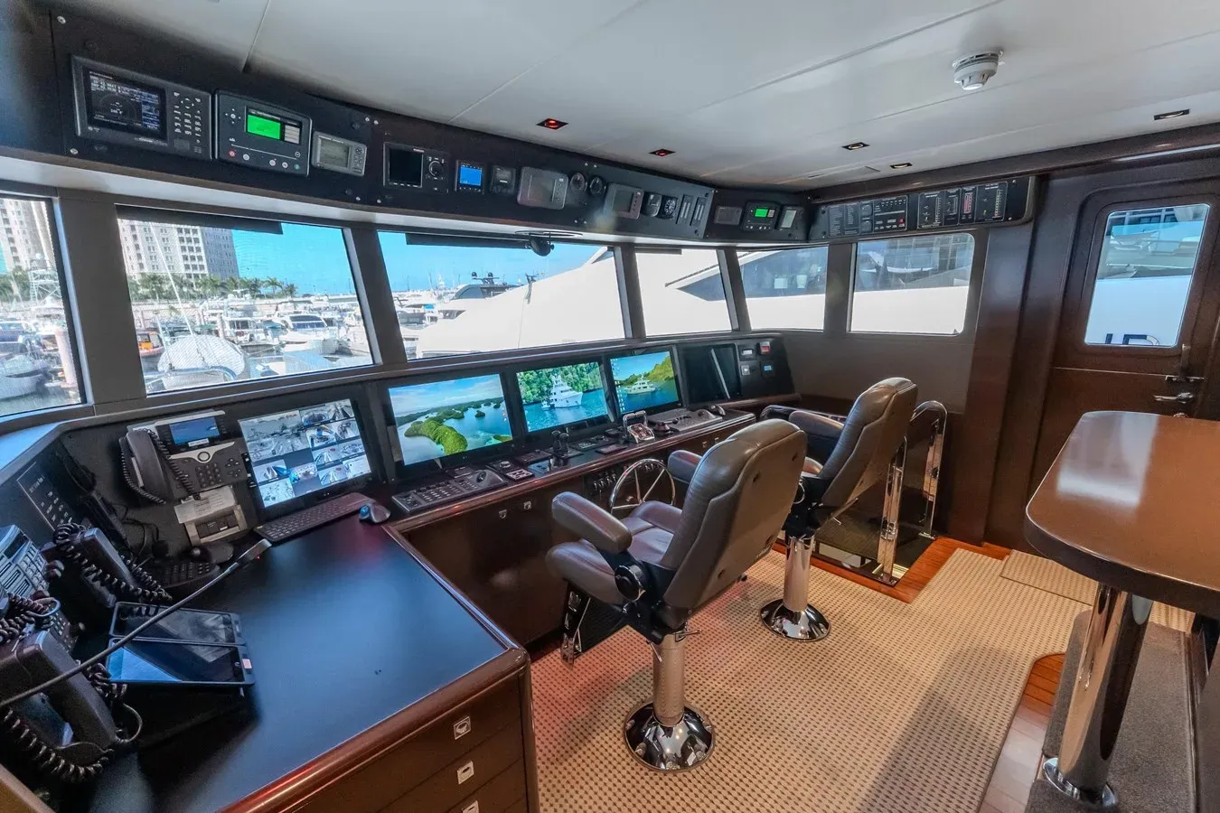 Buy a MY VIVIERAE II 96 at Shestakov Yacht Sales