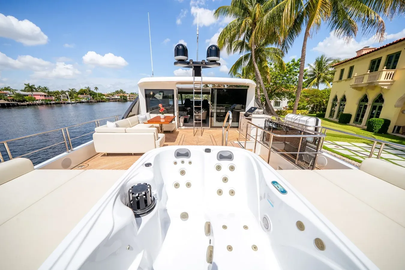 Buy a yacht STILL WATERS - Ocean Alexander