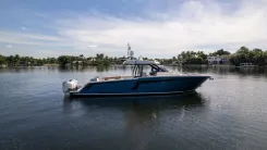 best yacht sales deals Junto a Ti - Ocean Alexander