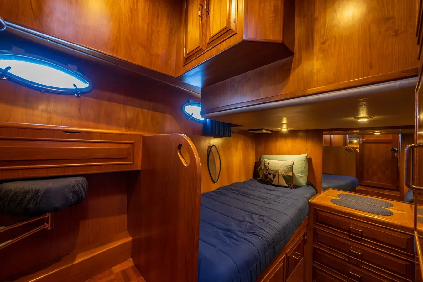 Buy a Bella Luna - Ocean Alexander at Shestakov Yacht Sales