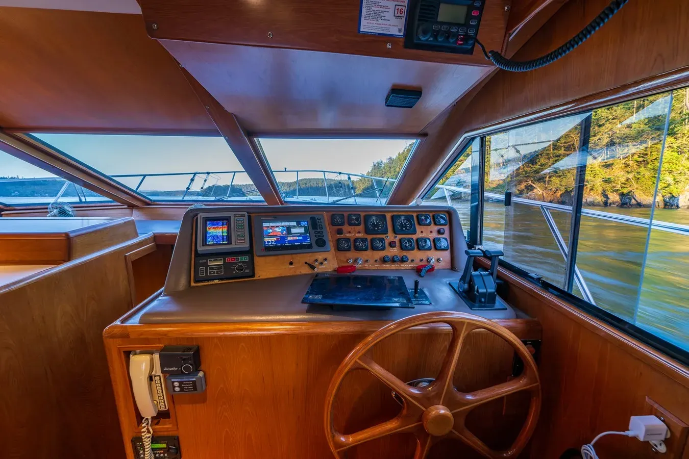 best yacht sales deals Bella Luna - Ocean Alexander