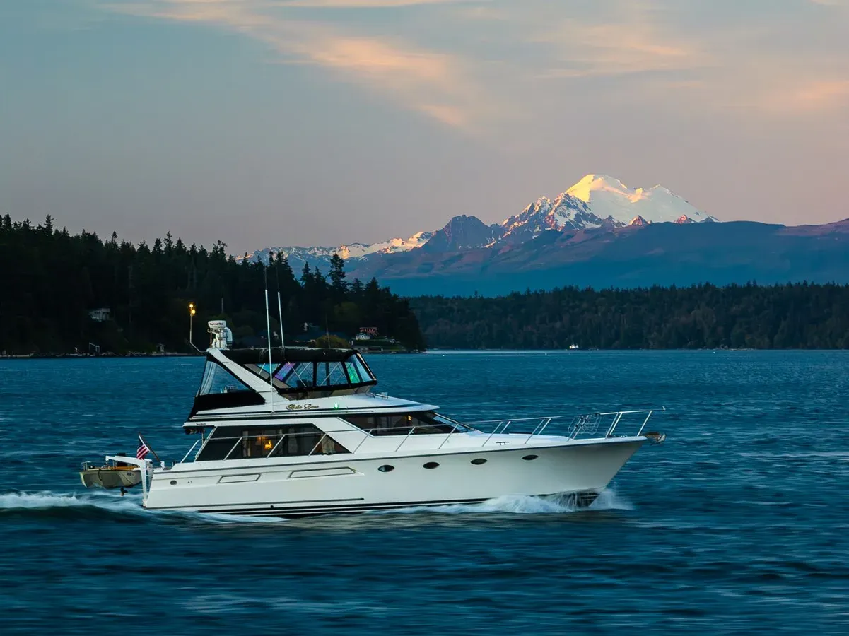 the best price on Bella Luna 1990