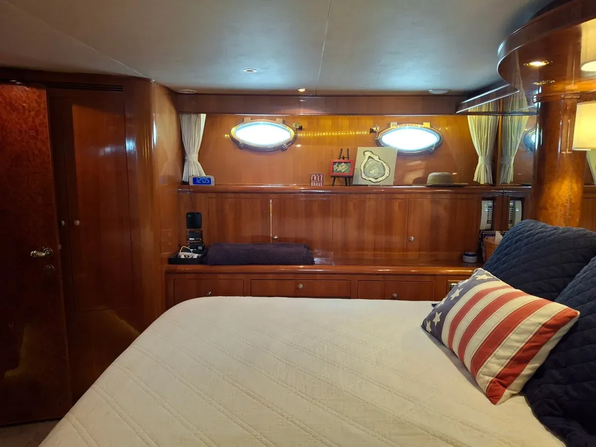 64 Ocean Alexander 2004