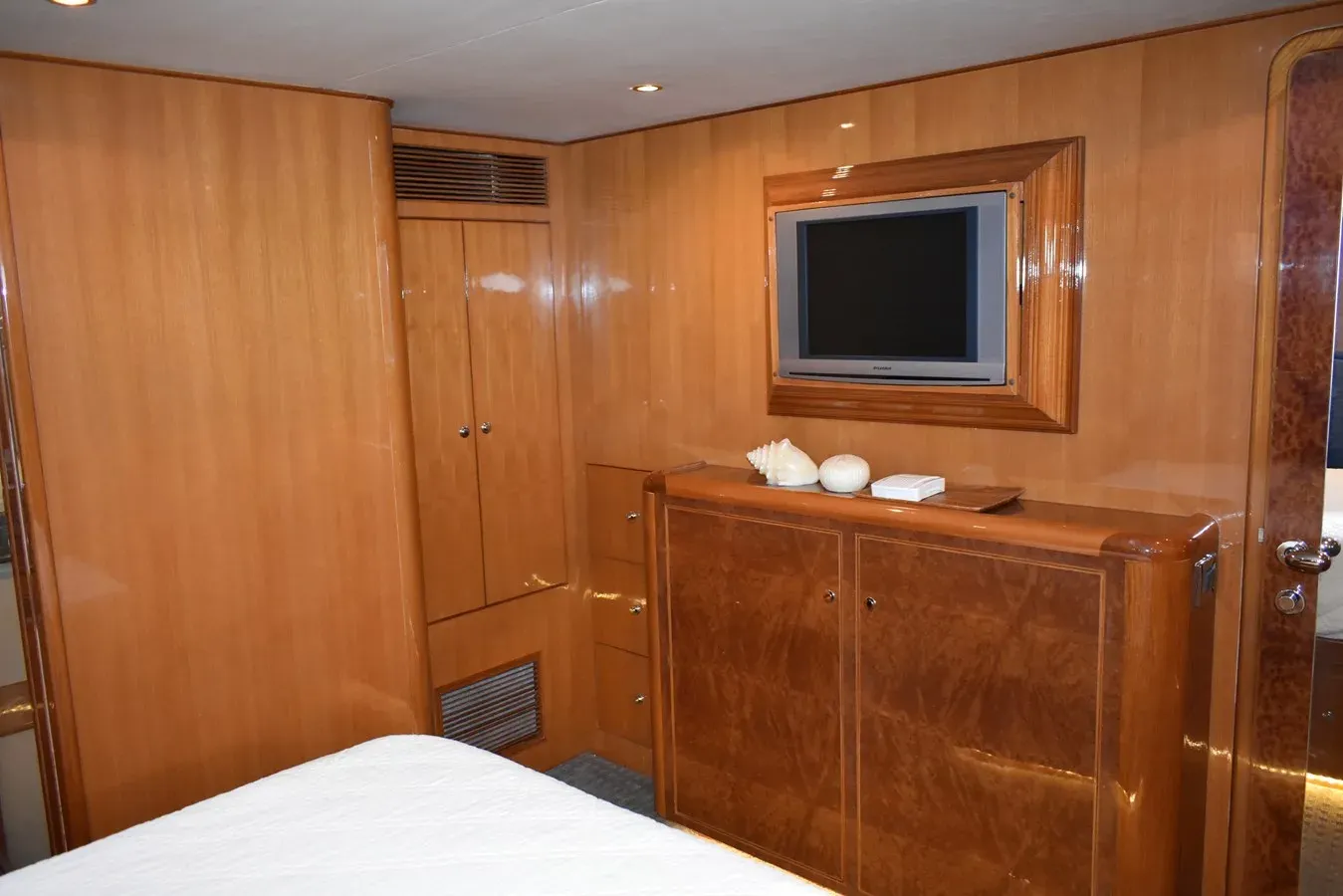 Buy a 64 Ocean Alexander - Ocean Alexander at Shestakov Yacht Sales