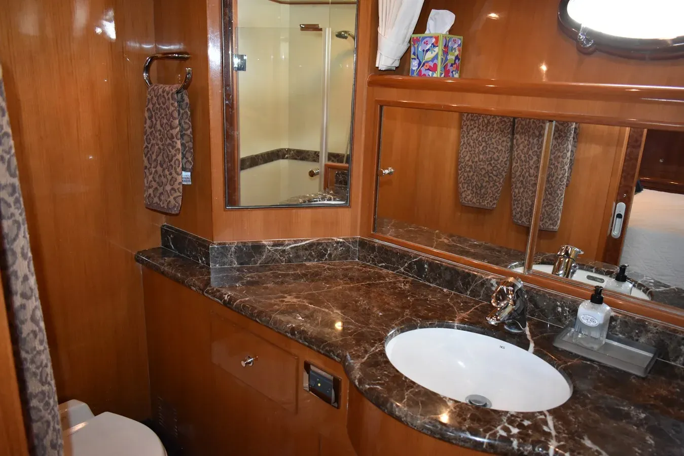 64 Ocean Alexander 64 Pilothouse
