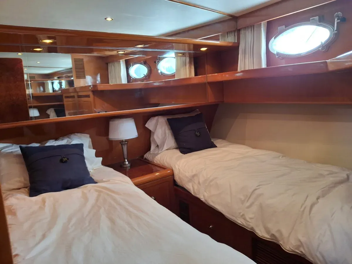 Buy a yacht 64 Ocean Alexander 69