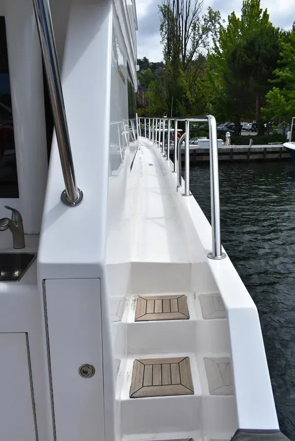 the best price on 64 Ocean Alexander 2004