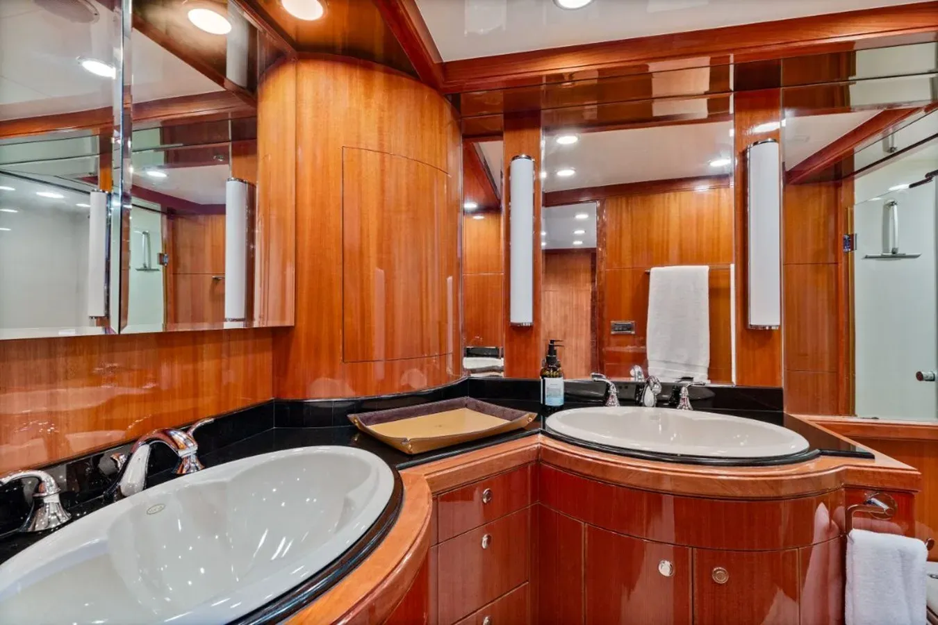 Buy a yacht SEA GRACE - Ocean Alexander