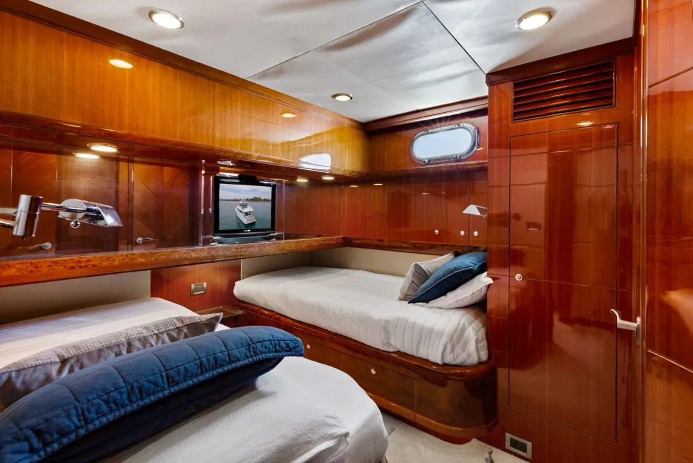 the best price on SEA GRACE 74 Flybridge