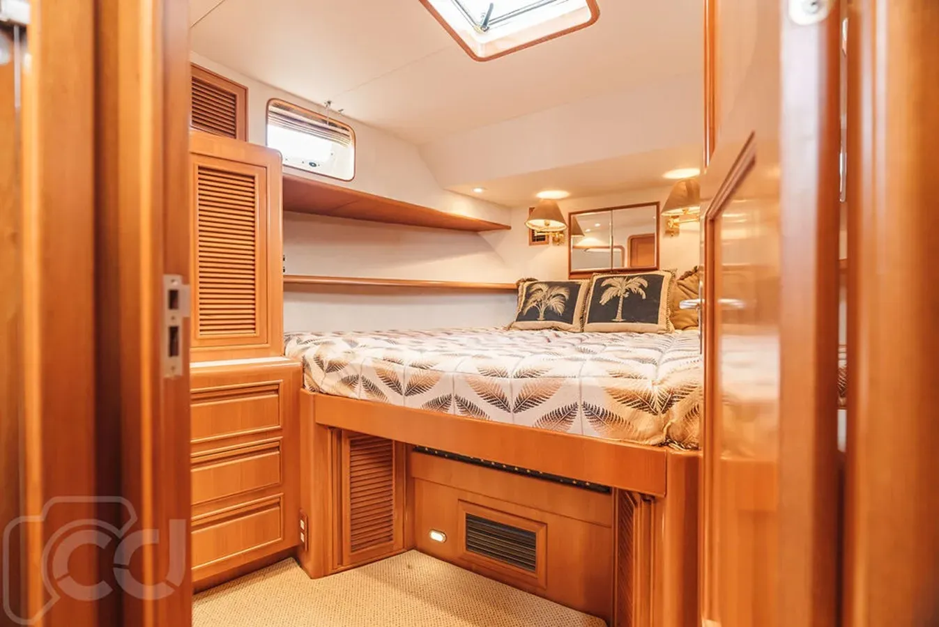 Buy a yacht Island Girl